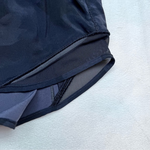 Lululemon Hotty Hot Low Rise Shorts 2.5” Black Multi Incognito Camo Size 10 Tall - Picture 10 of 13